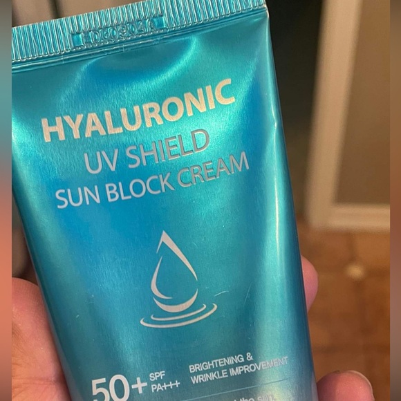 Farm Stay Hyaluronic UV Shield Sun Block - Picture 2 of 3